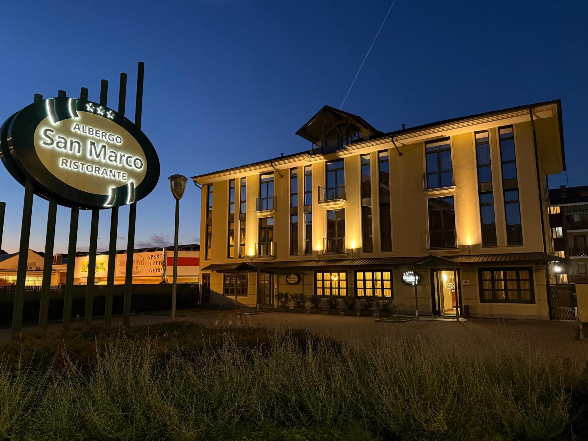 Albergo Ristorante San Marco Карманьола Экстерьер фото