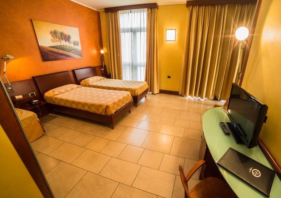 Albergo Ristorante San Marco Карманьола Экстерьер фото