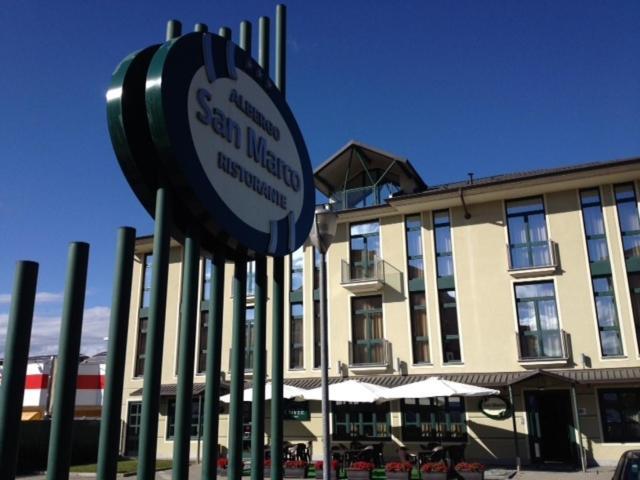 Albergo Ristorante San Marco Карманьола Экстерьер фото