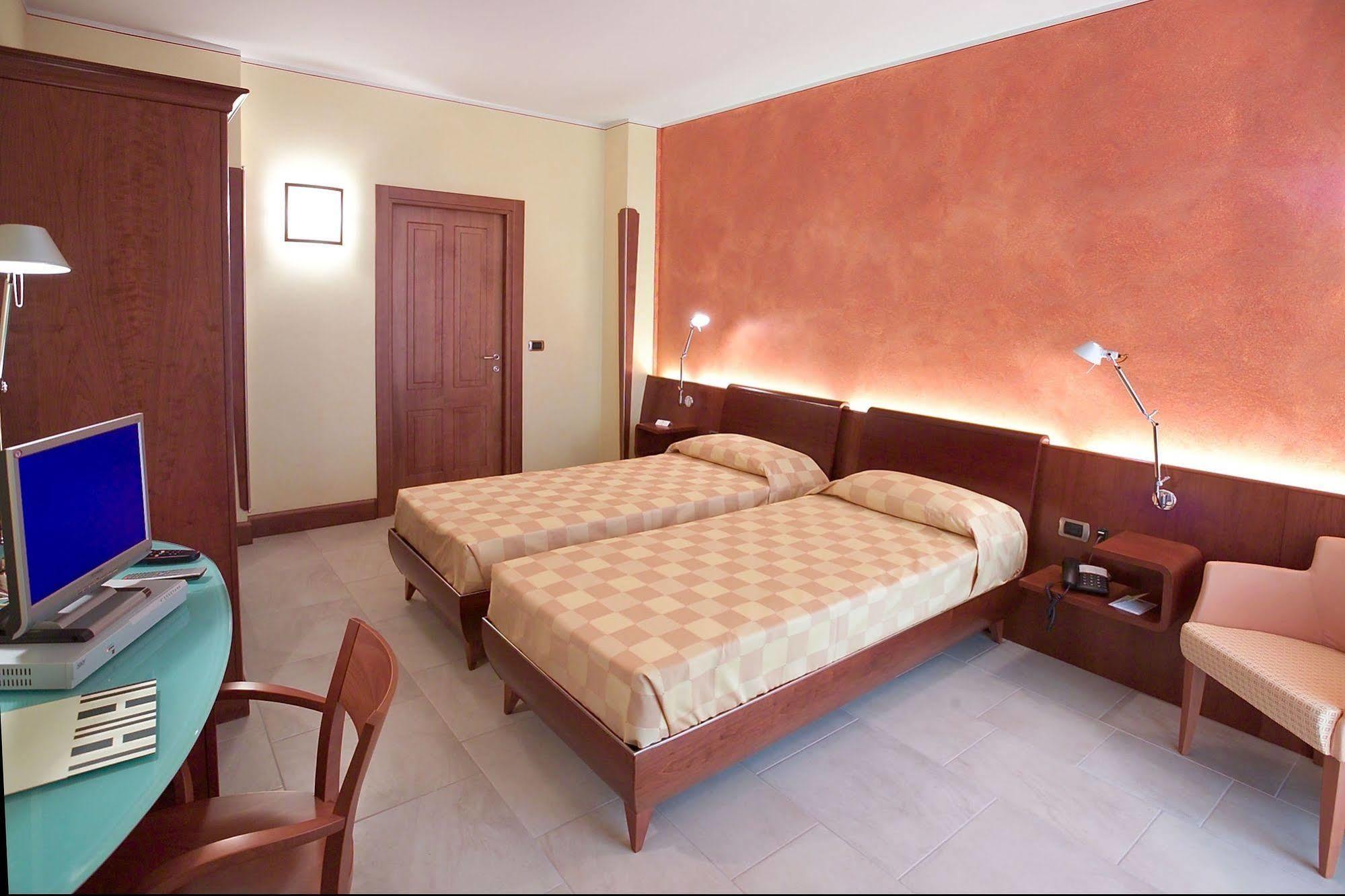 Albergo Ristorante San Marco Карманьола Экстерьер фото