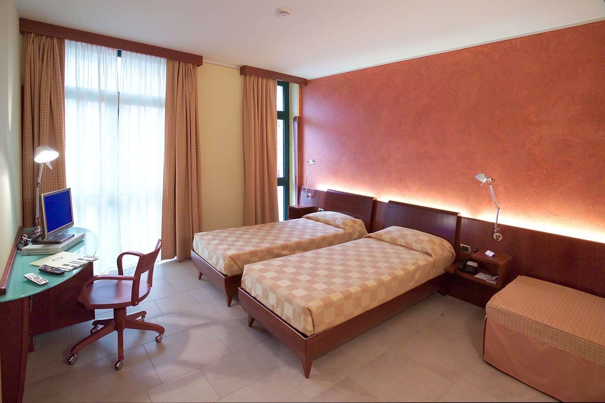 Albergo Ristorante San Marco Карманьола Экстерьер фото