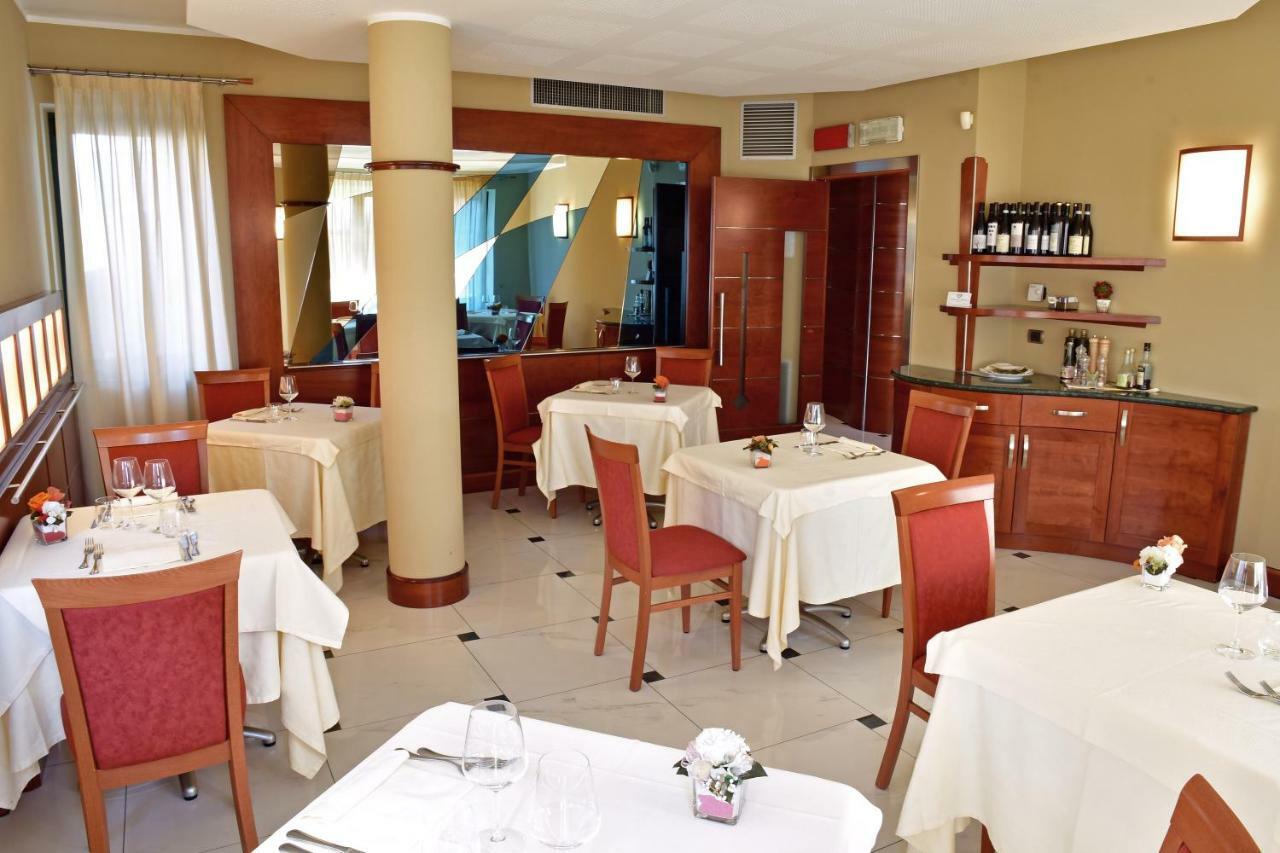 Albergo Ristorante San Marco Карманьола Экстерьер фото